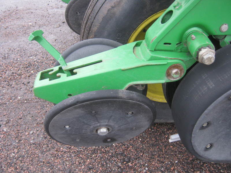 Planting Equipment  John Deere 1760 Planter  Photo